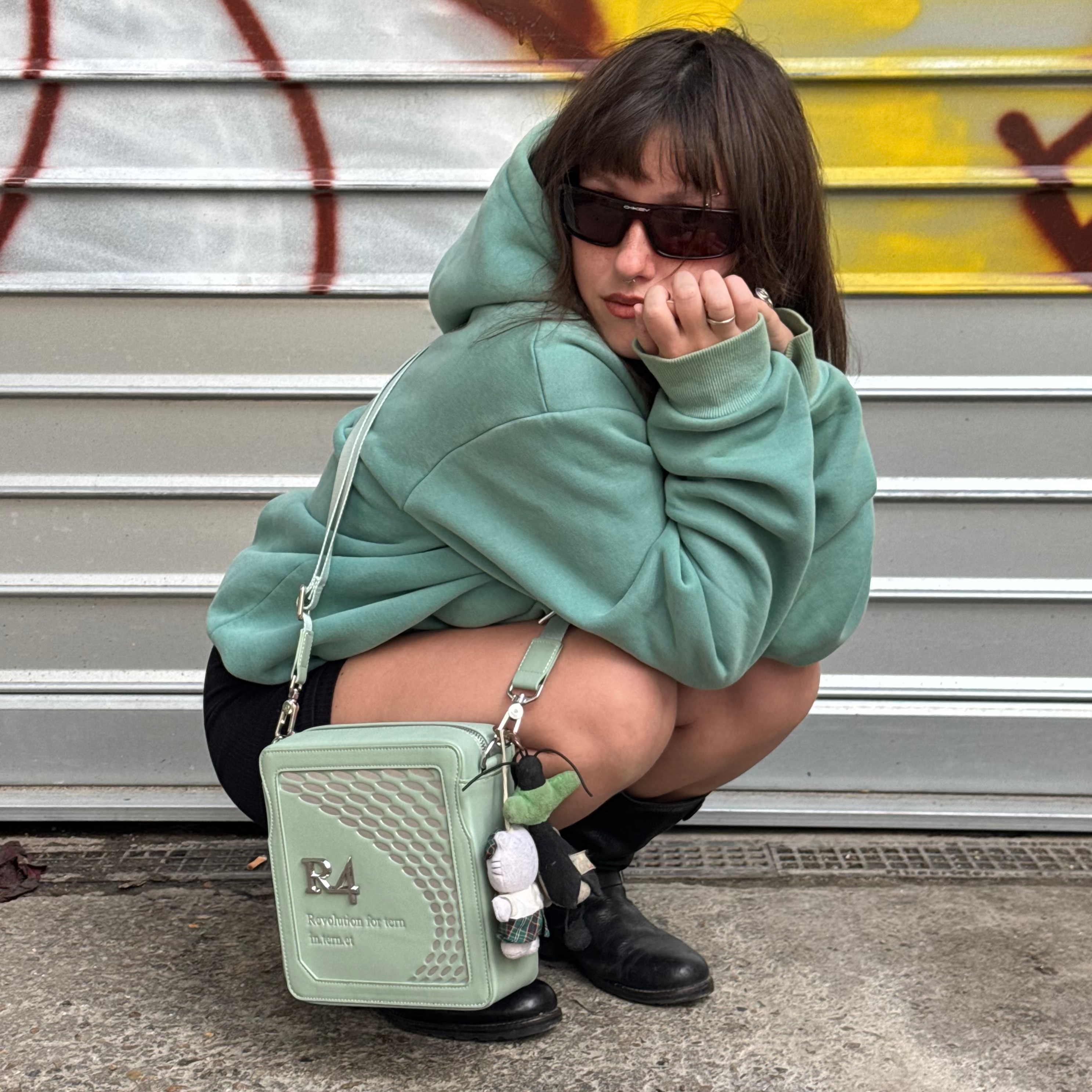 R4 MESSENGER BAG MINT
