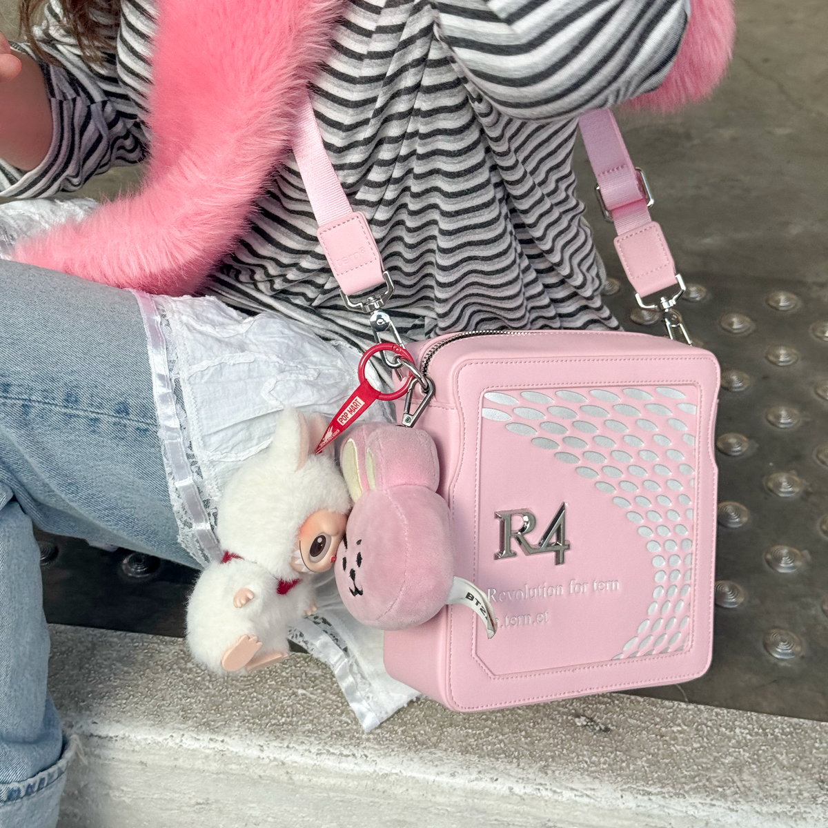 R4 MESSENGER BAG PINK