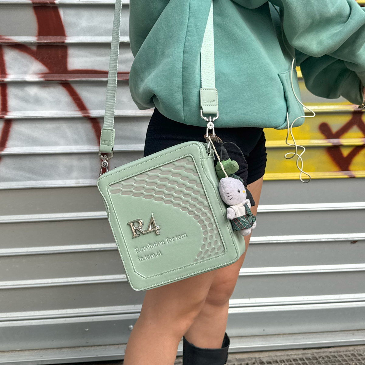 R4 MESSENGER BAG MINT