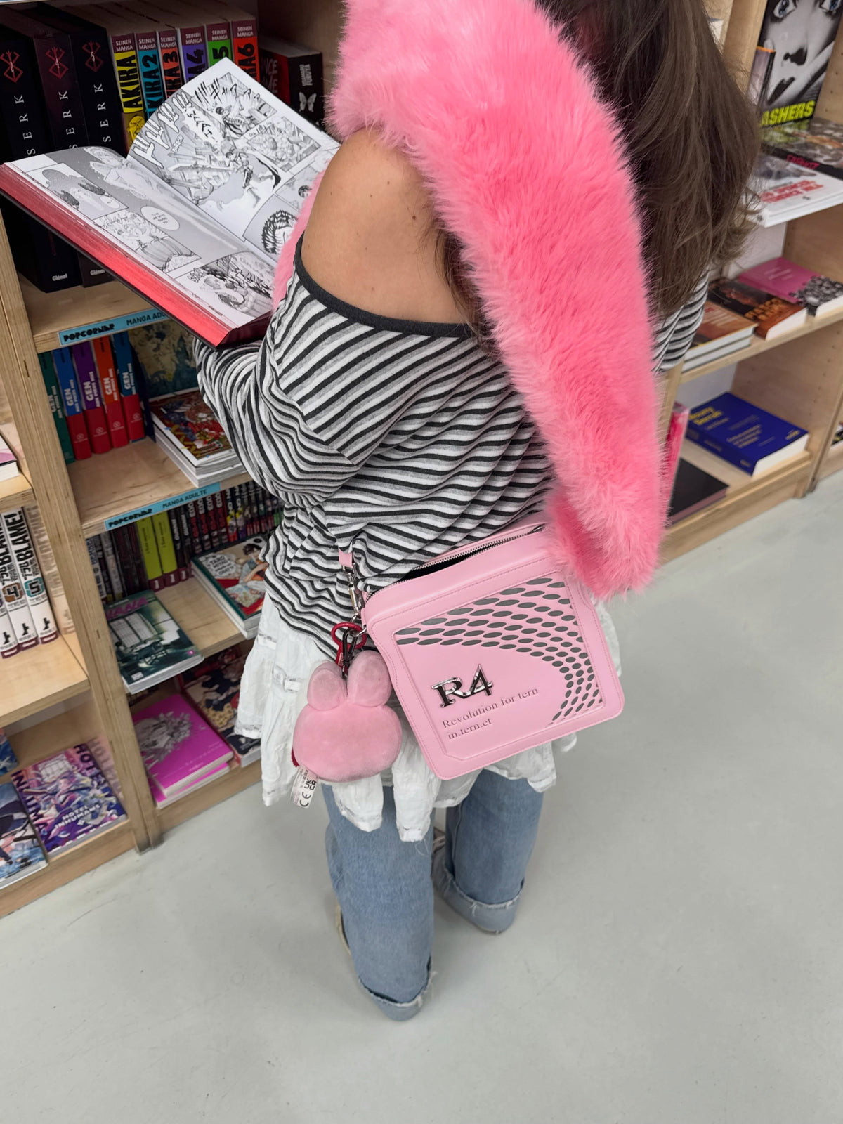 R4 MESSENGER BAG